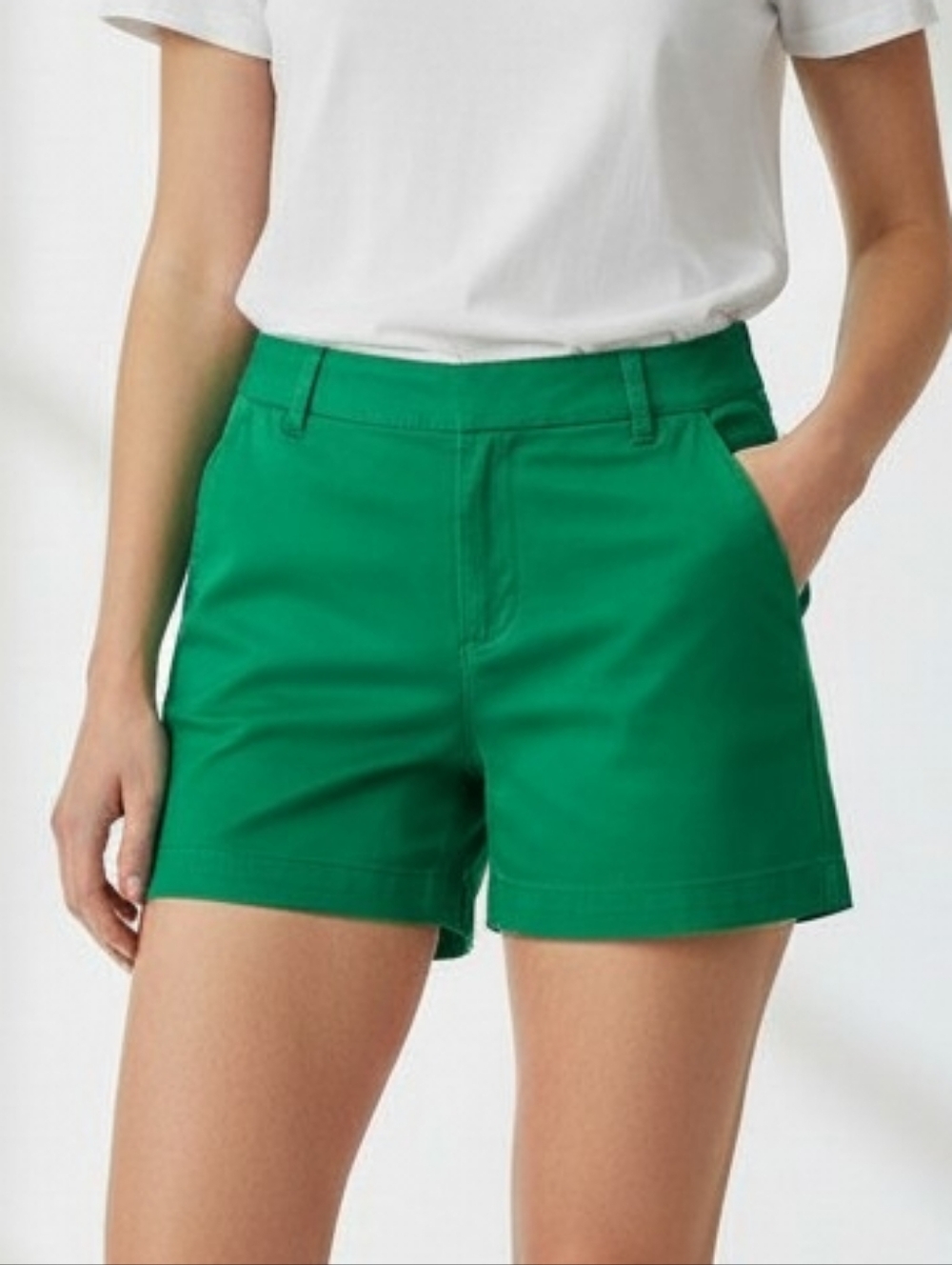 New York & Company NWT Kelly Green Women's 4" Chino Shorts - 4